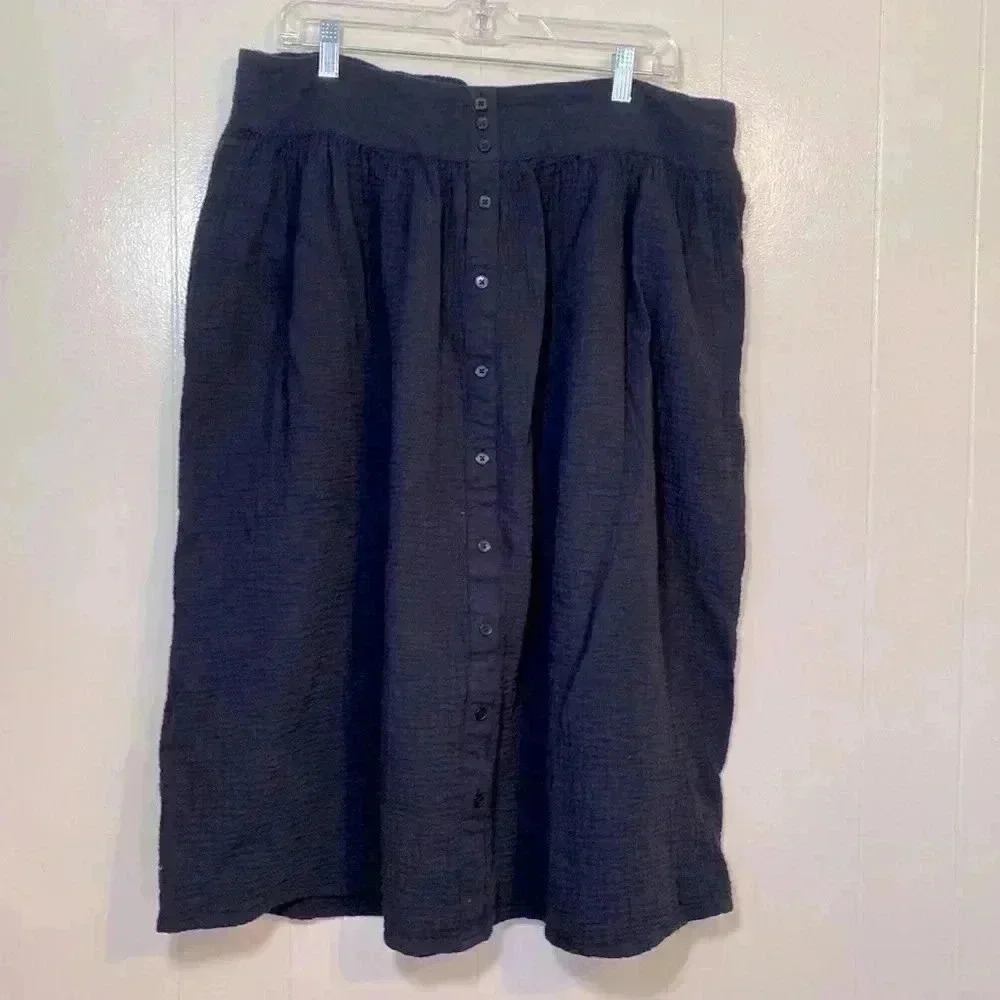 Black Coldwater Creek Midi Sloughed Cotton Button Front Skirt in Size Petite XL.